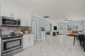 Coastal Cabana~Sleeps 6~.7 from Beach~Pets Ok - Image 5