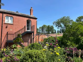 Cockloft Romantic Countryside Hideaway - Image 3