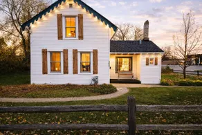 The Tailor House: 2BR w/ Hot Tub near Woodstock Sq - Image 5