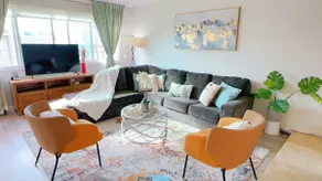 !Newly Cozy 4 Beds and 2 baths Free parking Unit! - Image 2