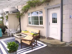 Wonderful Setting Farmhouse Apartment - Image 5
