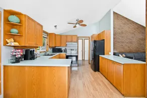 COTTAGE ON LAKE SIMCOE -4 BEDROOMS /2WSHRMS - Image 3