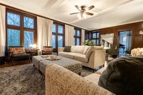 LUXE Manor with Modern, Elegant Vibes - Image 4