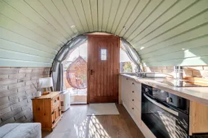 Cosy escape heated luxury pod with hot tub - Image 3