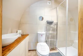 Cosy escape heated luxury pod with hot tub - Image 4