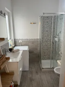 Modern seaside apartment - Image 5