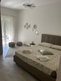Modern seaside apartment - Image 4
