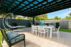 Heart of Miami Luxury Home 4BR . Pool 5 Min Beach - Image 2