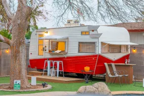 Betty & Bungalow! Camper, FREE heated pool, spa - Image 2