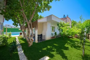 Aloanda Holiday House with Swimming Pool - Image 5