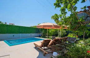 Aloanda Holiday House with Swimming Pool - Image 4