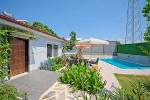 Aloanda Holiday House with Swimming Pool - Image 3