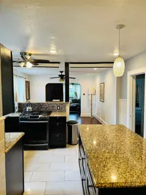 Bright, Sunny Apartment - Desirable Neigbhorhood - Image 4
