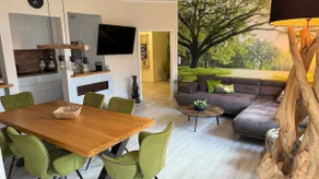 130 m² luxury suite: 3 bathrooms & bathtub - Image 2