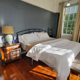 Downtown, 1st floor with 2 king beds, pet friendly - Image 5