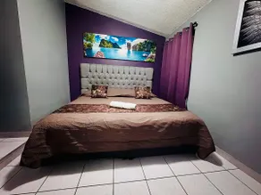 Modern/Comfortable house, great location!! - Image 2