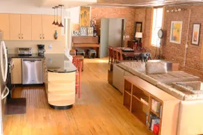 Private Suite & Entrance Loft in Little Italy/SoHo - Image 3