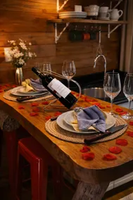 Romantic cottage with hot tub - Image 3