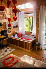 Romantic cottage with hot tub - Image 5