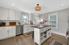 Walk to town, Greenport Village 1st floor apt - Image 2