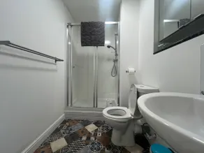 Ayr Cozy Corner Apartment - Image 4