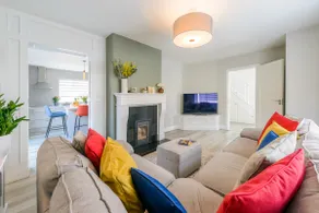 Town Centre. Family Home. Private Parking. - Image 3