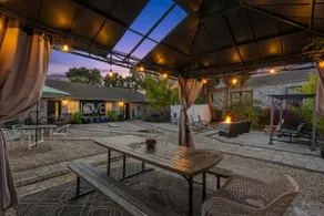 ⤿15 bdrm Villa Nr. Airport, Riverwalk, Stadiums & Beaches w/ fire pit Sleeps 33⤾ - Image 2