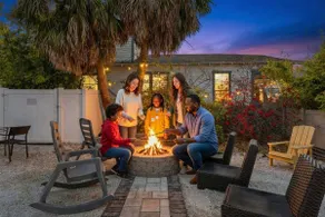 ⤿15 bdrm Villa Nr. Airport, Riverwalk, Stadiums & Beaches w/ fire pit Sleeps 33⤾ - Image 5