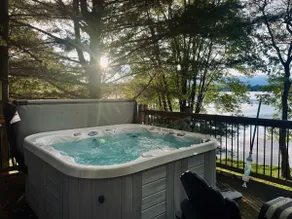 CozyPeaceful LakeCottage HotTub Canada - Image 2