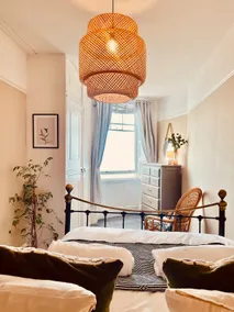 2 Bedroom Flat With Stunning Sea View - Image 2