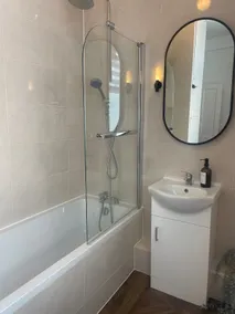 2 Bedroom Flat With Stunning Sea View - Image 5