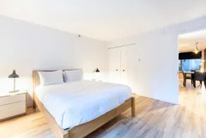 1 Bedroom Apartment Queen Bed - Lofts St-Paul - Image 3