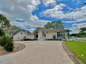 Stunning Hamptons Waterfront Escape w/ Sunset View - Image 3