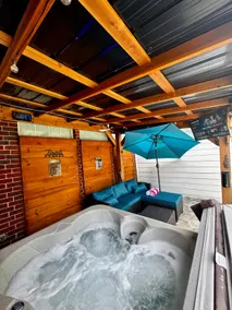 Private Guest Suite Double Shower & Private HotTub - Image 2