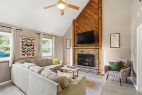 Quiet Pinkney Neighborhood Home - Image 5