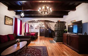 Historical Villa – Garden, Pool, BBQ, Walk to Town - Image 2