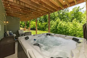 Innsbrook Luxe Escape - Spacious Retreat, Hot Tub - Image 4