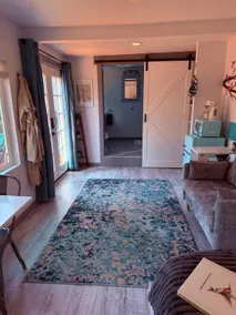 Peaceful Studio for 2, HOT TUB! close to River - Image 4