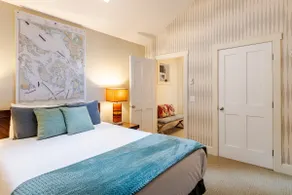 Mt Baker Getaway | King Suite with fireplace - Image 4