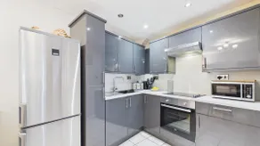 Harry's - 2 Bedroom Holiday Home - Tenby - Image 2