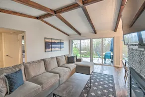 2 Mi to Lake Winnipesaukee! Group Hideaway - Image 4