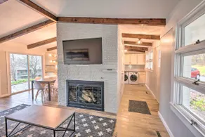 2 Mi to Lake Winnipesaukee! Group Hideaway - Image 5