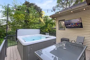 Jenkins Retreat-5BR, hot tub, theater, near TPC NSC - Image 3