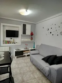 Belinda's apartment is very centrally located - Image 2