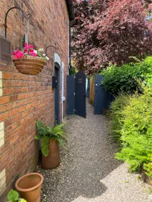 Entire Village Cottage w/Garden & Free Parking - Image 5