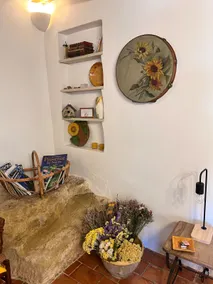 Charming love nest w/ kitchenette & patio - Image 3