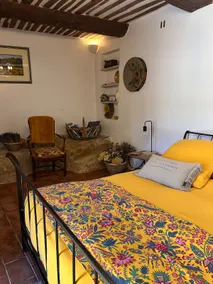 Charming love nest w/ kitchenette & patio - Image 2