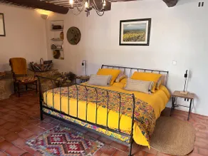 Charming love nest w/ kitchenette & patio - Image 4