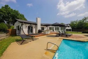 Wedding Stays & Large Family Retreat - Huge Pool Near Lake Lewisville - Image 4