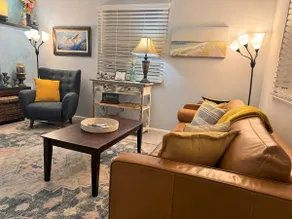 Private home @ Pristine neighborhood - Image 5